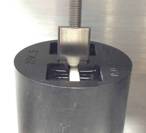 Three point bend flexural test fixture